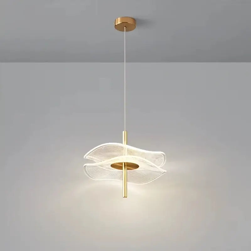 Lotus | Suspension LED élégante en forme de feuille de lotus avec finition dorée.