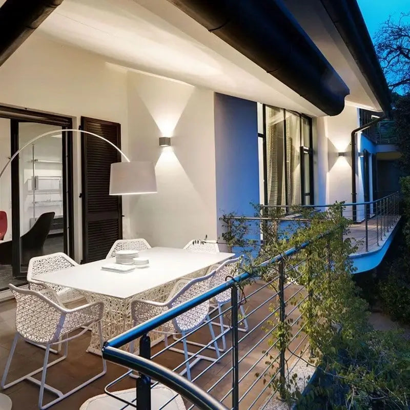 Marcus | Applique Murale LED Étanche et Élégante !