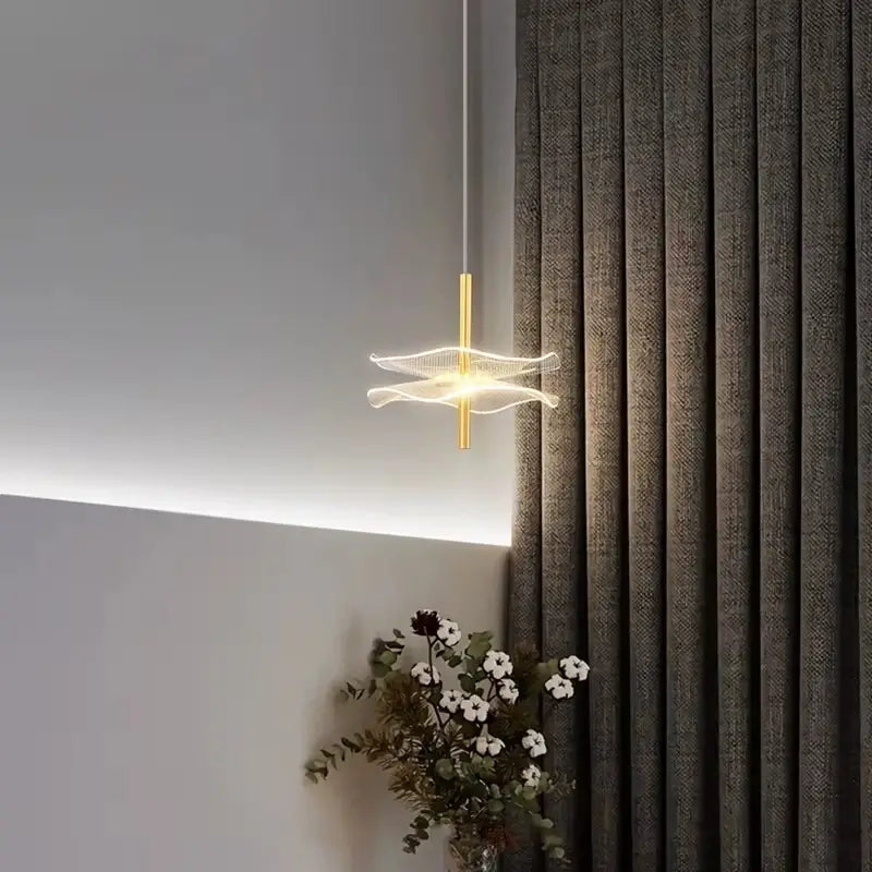 Lotus | Suspension LED Feuille de Lotus Dorée avec finition plaquée or élégante et design unique en forme de feuille