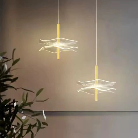 Suspension LED Lotus avec design unique en forme de feuille de lotus dorée et matériaux durables